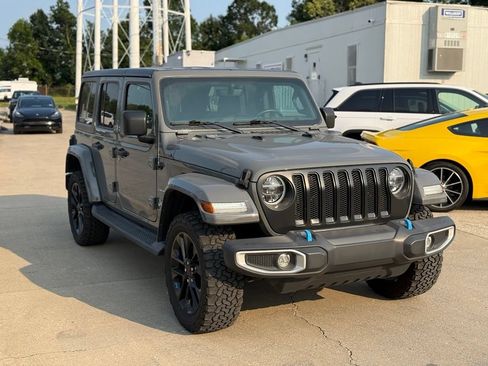 Used 2022 Jeep Wrangler Unlimited Sahara AWD/4WD image 4