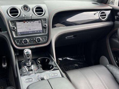 Used 2017 Bentley Bentayga image 28