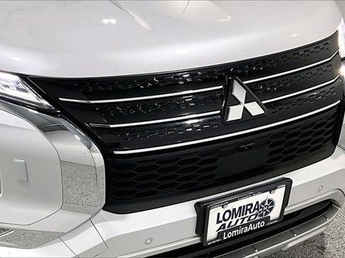 Used 2022 Mitsubishi Outlander SE image 34