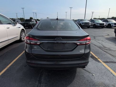 Used 2018 Ford Fusion SE w/ Fusion SE Technology Package FWD image 3