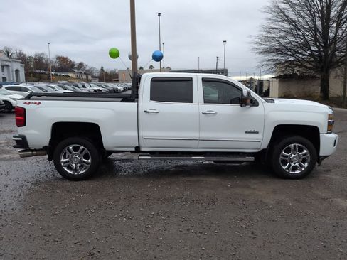 Used 2019 Chevrolet Silverado 2500 High Country w/ Duramax Plus Package image 9