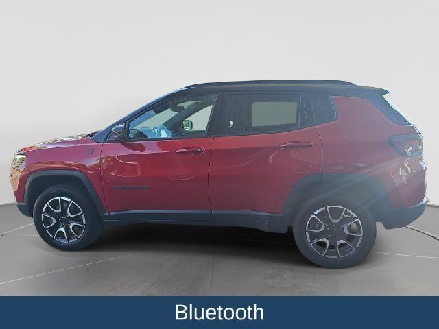 Used 2025 Jeep Compass Trailhawk w/ Trailhawk Elite Group AWD/4WD image 5