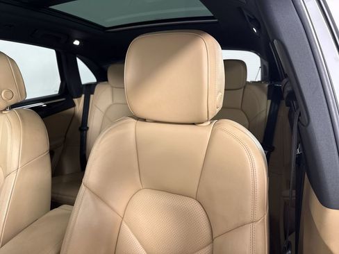 Certified 2018 Porsche Macan image 40