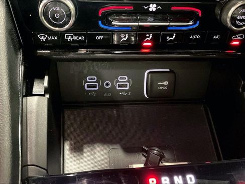 Used 2024 Jeep Grand Cherokee Overland w/ Luxury Tech Group IV image 31