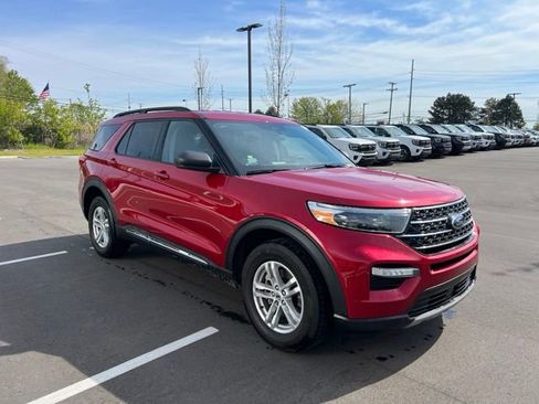 Certified 2023 Ford Explorer XLT w/ Equipment Group 202A AWD/4WD image 3
