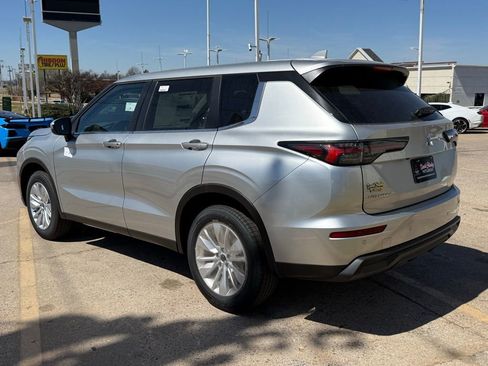 New 2026 Mitsubishi Outlander ES image 7