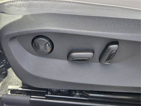 New 2026 Volkswagen Taos SE FWD image 19
