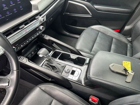 Used 2025 Kia Telluride S image 18