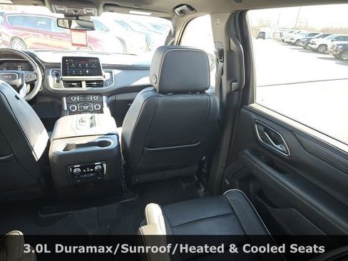 Used 2023 GMC Yukon XL SLT w/ SLT Premium Package image 34