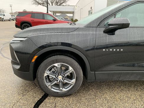 Certified 2025 Chevrolet Blazer LT image 2