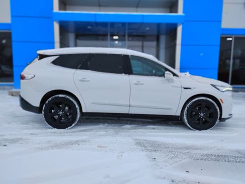 Used 2023 Buick Enclave Essence w/ Sport Touring Edition image 10