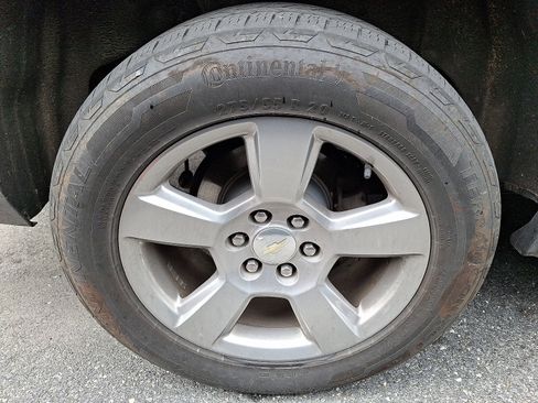 Used 2018 Chevrolet Suburban LT AWD/4WD image 7
