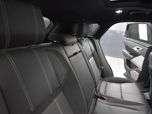 Used 2018 Land Rover Range Rover Velar R-Dynamic SE image 19