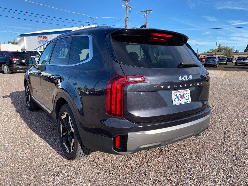 Used 2025 Kia Telluride S FWD image 3