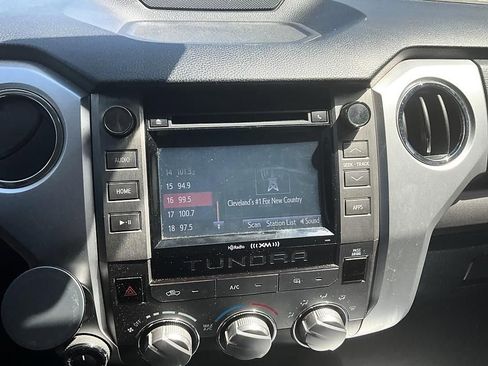 Used 2018 Toyota Tundra SR5 w/ SR5 Upgrade Package AWD/4WD image 19