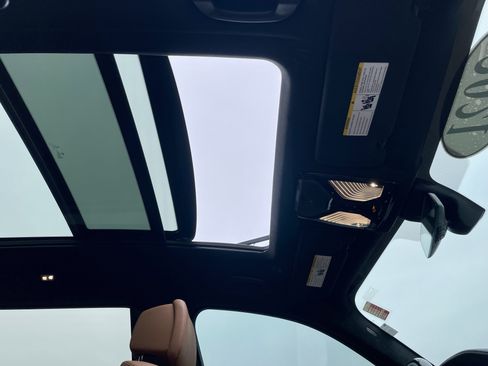 Used 2021 BMW X7 xDrive40i w/ M Sport Package image 17