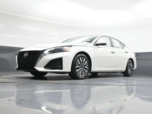 Used 2023 Nissan Altima 2.5 SV FWD image 48