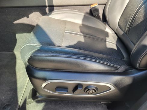 Used 2023 Jeep Wagoneer Series III w/ Preferred Equipment Group AWD/4WD image 17