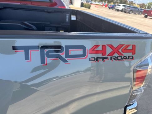 Used 2022 Toyota Tacoma TRD Off-Road w/ Black Out Package (TMS) AWD/4WD image 17