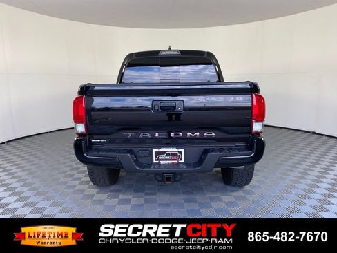 Used 2017 Toyota Tacoma TRD Sport w/ Tow Package (A/T) AWD/4WD image 6