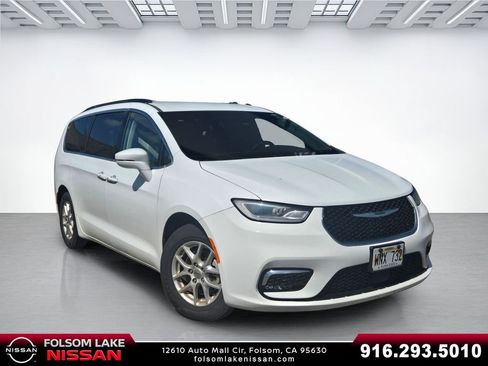 Used 2022 Chrysler Pacifica Touring-L FWD image 1