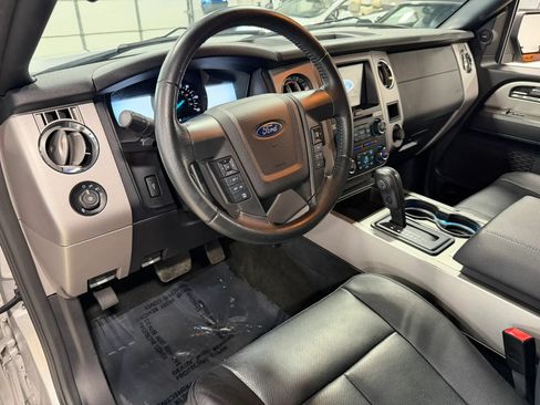 Used 2017 Ford Expedition XLT w/ Equipment Group 202A AWD/4WD image 13