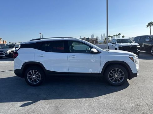 Used 2024 GMC Terrain SLT FWD image 4