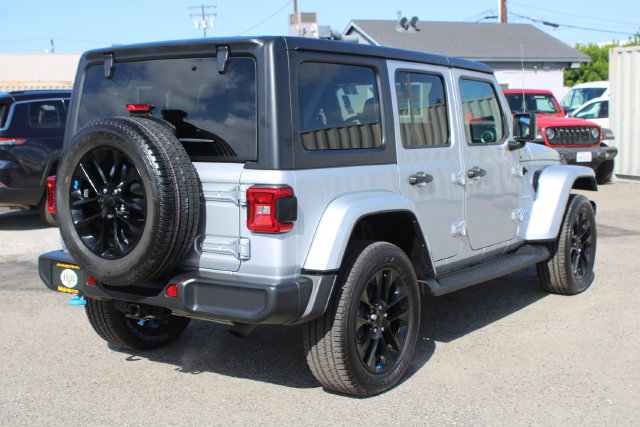 Used 2023 Jeep Wrangler Unlimited Sahara w/ Cold Weather Group AWD/4WD image 4