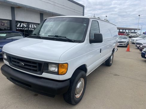 Used 2005 Ford E-350 and Econoline 350 Extended Super Duty image 1