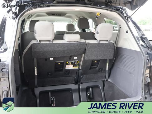 Used 2024 Toyota Sienna LE FWD image 15