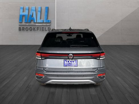 New 2025 Volkswagen Taos SE image 4