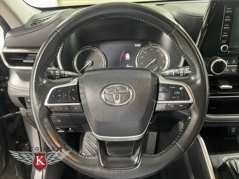 Used 2022 Toyota Highlander XLE AWD/4WD image 15
