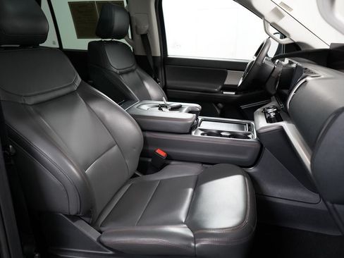 Used 2025 Ford Expedition Active AWD/4WD image 33