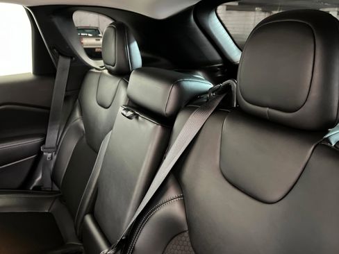 Used 2019 Jeep Cherokee Latitude Plus w/ Trailer Tow Group image 21