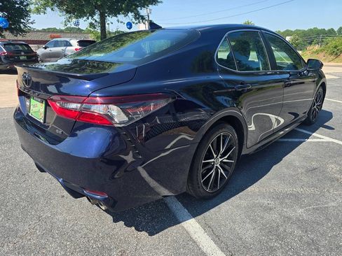 Used 2022 Toyota Camry SE FWD image 6