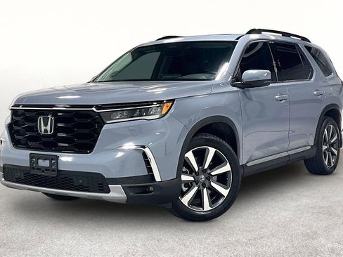 Used 2025 Honda Pilot Touring image 14