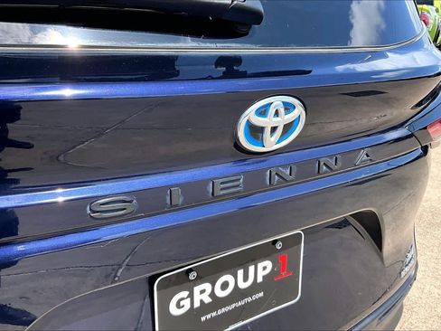 Used 2021 Toyota Sienna XLE FWD image 30