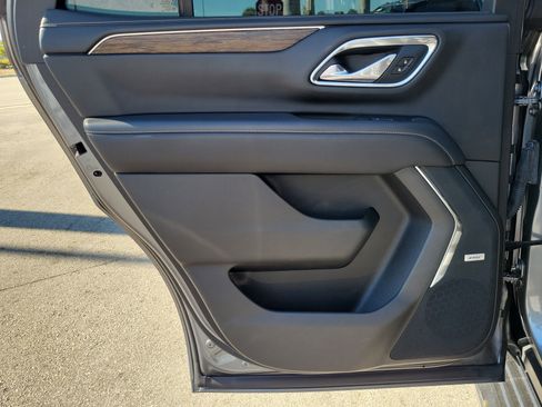 Used 2021 Chevrolet Tahoe Premier w/ Premium Package image 29