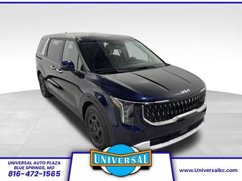 Used 2025 Kia Carnival FWD image 1