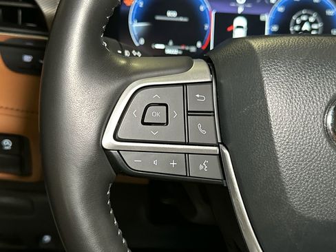 Used 2023 Toyota Highlander Platinum FWD image 31