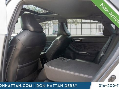 Used 2022 Toyota Avalon Limited w/ Advanced Safety Package FWD image 19