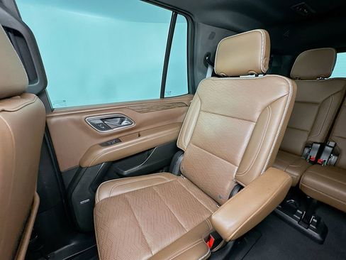 Used 2021 Chevrolet Tahoe High Country w/ Premium Package AWD/4WD image 12