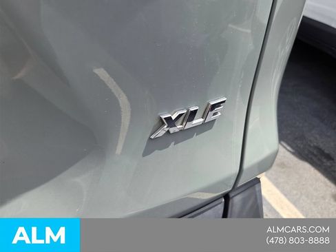 Used 2019 Toyota RAV4 XLE w/ Convenience Package FWD image 12