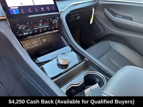 New 2025 Jeep Grand Cherokee Limited w/ Black Appearance Package RWD image 37