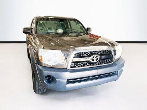 Used 2011 Toyota Tacoma 4x4 Regular Cab image 3