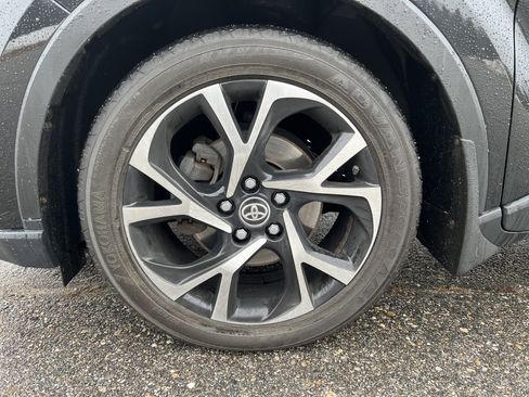 Used 2021 Toyota C-HR LE image 12