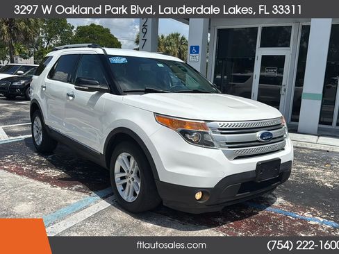 Used 2015 Ford Explorer XLT w/ Equipment Group 201B FWD image 3