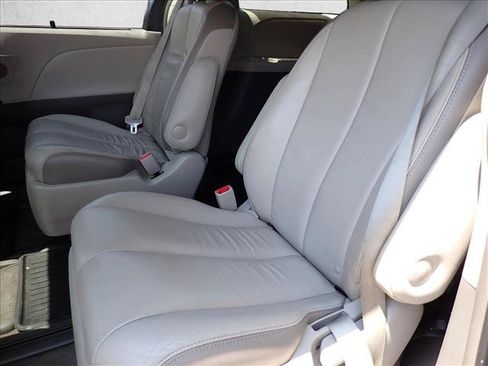 Used 2013 Toyota Sienna Limited w/ Premium Pkg AWD/4WD image 4