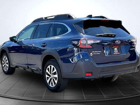 Used 2025 Subaru Outback Premium AWD/4WD image 4