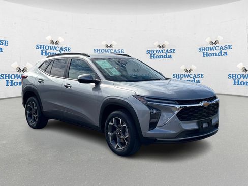 Used 2024 Chevrolet Trax LT w/ Driver Confidence Package image 10